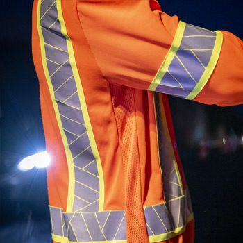 Bandes rétro-réfléchissantes-segmentées sur tissu jaune fluo